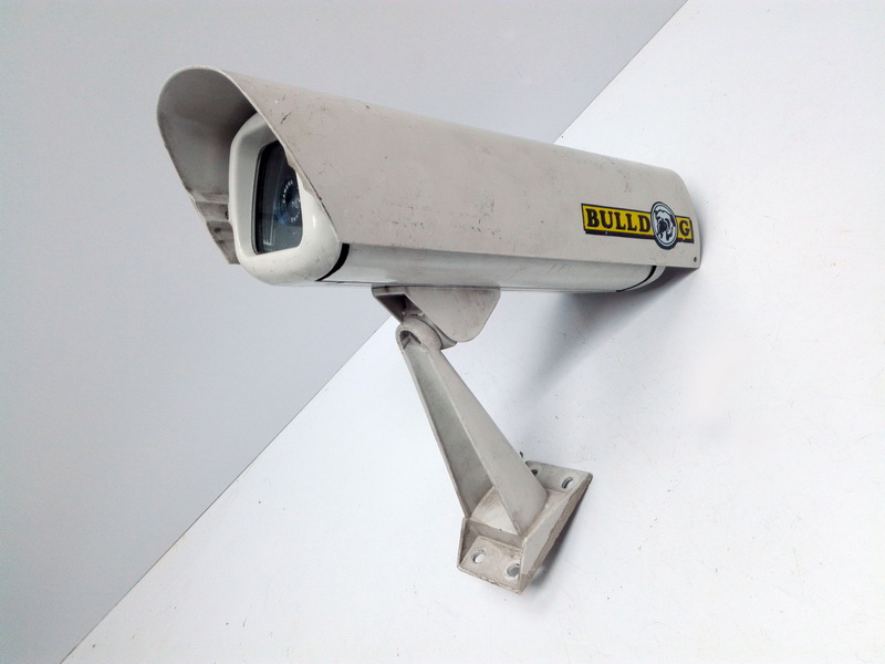 camara vigilancia bulldog posicionable visera extraible met 220v 11.5x42x15+21 1u